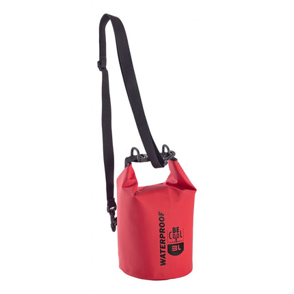 Rode crossbody tas met zwarte draagriem waterproof met 3 liter inhoud van BE Cool