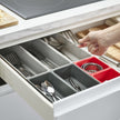 Lade organizer set van 7 stuks gevuld met keuken materiaal in een schuif