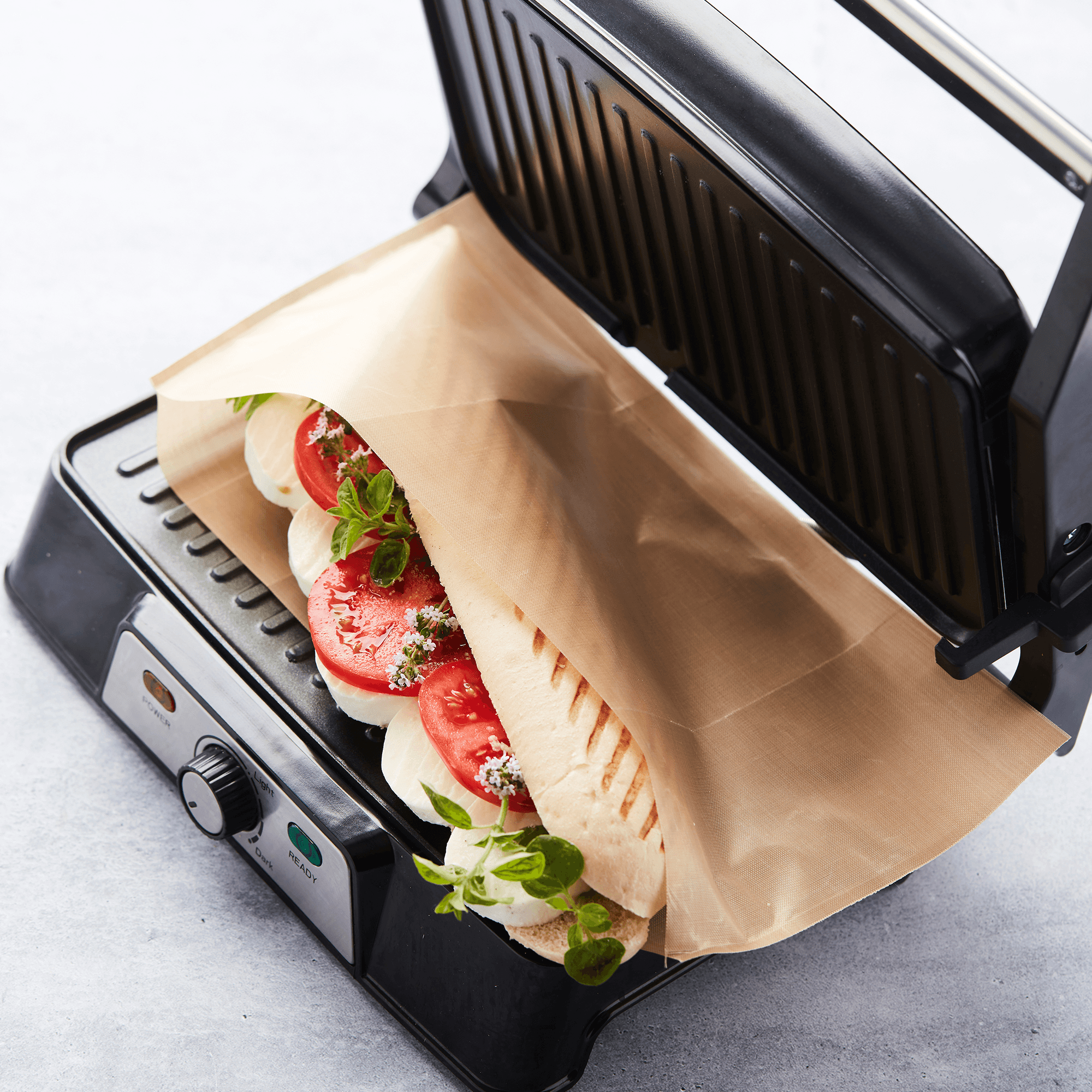 Set van 2 herbruikbare grill-toast zakjes in glasvezel tussen een grill